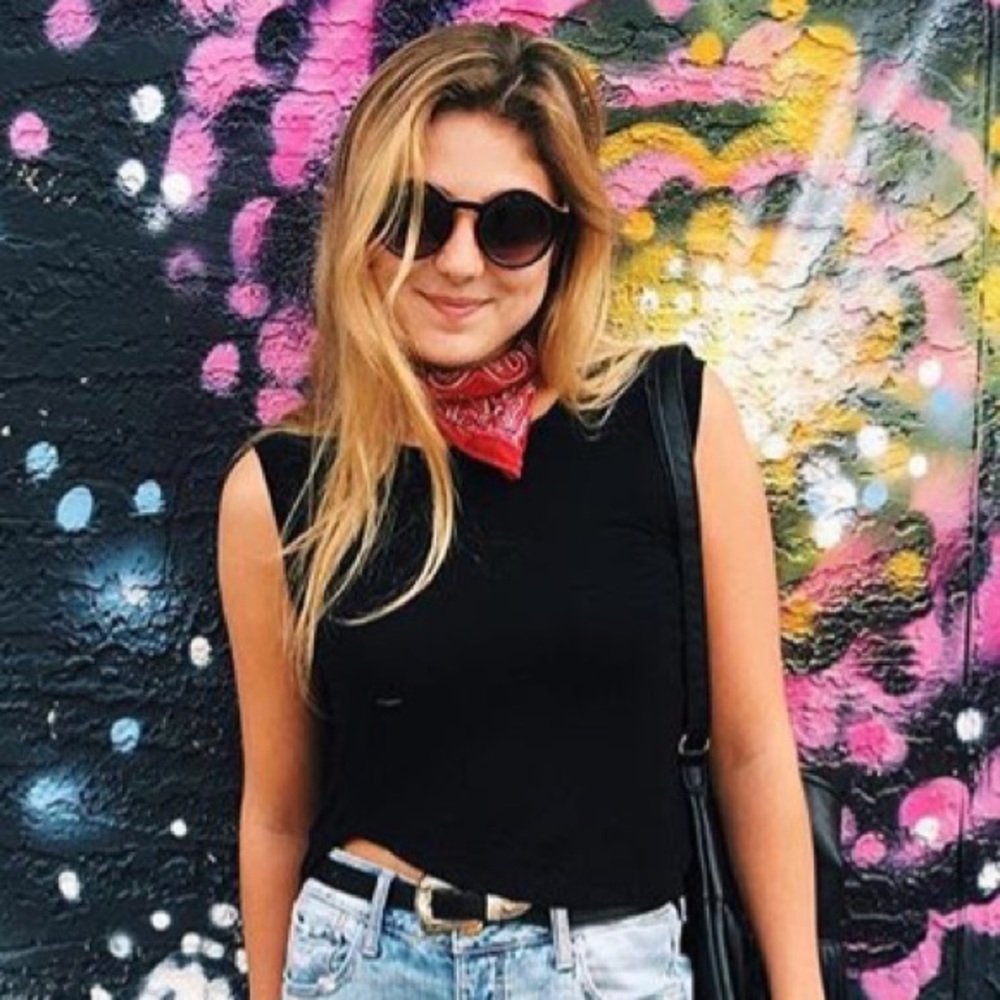 Black Muscle Tee Crop